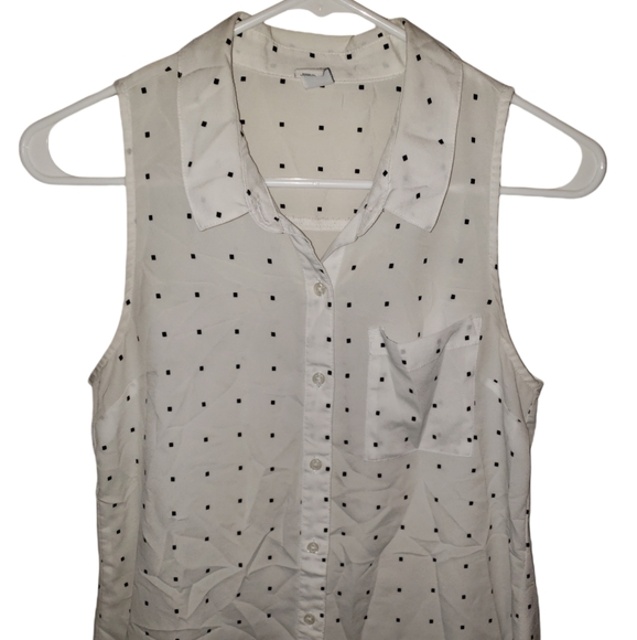 Old Navy's Women's Polka Dot Sleeveless Blouse - Picture 5 of 6